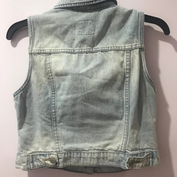 Light Wash Cropped Denim Vest - Picture 5 of 6